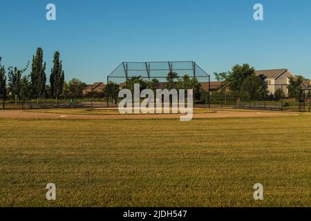 lever du soleil sur un diamant de baseball, tout prêt pour les jeux de la journée Banque D'Images