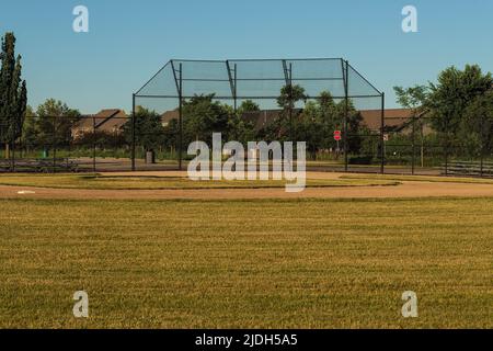 lever du soleil sur un diamant de baseball, tout prêt pour les jeux de la journée Banque D'Images