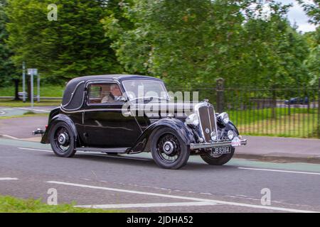 1936 30s berline à essence Morris 12 1479cc noir d'avant-guerre de trente ans; voitures présentées pendant l'année 58th de l'assemblée de tourisme de Manchester à Blackpool pour les voitures de vétérans, anciennes, classiques et chéritées. Banque D'Images