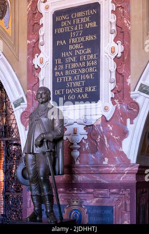 Une statue du roi Christian IV du Danemark par Bertel Thorvaldsen, Cathédrale de Roskilde, Roskilde, Danemark Banque D'Images