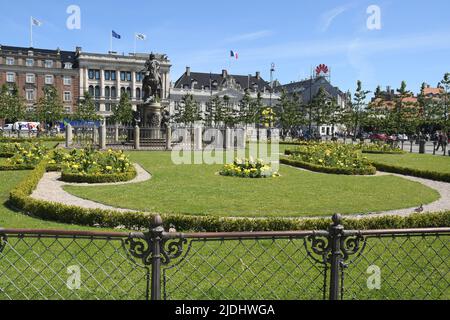 Copenhague /Danemark/21 juin 2022/lieu de l'ambassade de France kongens nytorv et vie du grand jardin sqaur à Copenhague Danemark. (Photo..Francis Joseph Dean/Dean Pictures. Banque D'Images