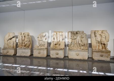 Reliefs de Sebasteion intérieur musée de la ville antique d'Aphrodisias, salle des Emperors, Denizli, Turquie Banque D'Images