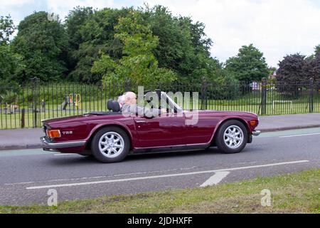 1971, 70s, soixante-dix Red TRIOMPHE TR6 2498cc roadster à essence; voitures présentées pendant l'année 58th de l'Assemblée de Manchester à Blackpool Touring pour les voitures Veteran, Vintage, Classic et chérités. Banque D'Images