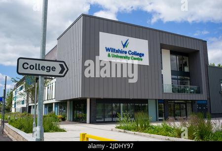 À l'extérieur du GV du Wiltshire College et du centre universitaire situé à Salisbury Wiltshire, Royaume-Uni. Banque D'Images