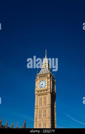 Big Ben et le Parlement à Londres après le nettoyage et la rénovation récents, Angleterre Royaume-Uni - Banque D'Images