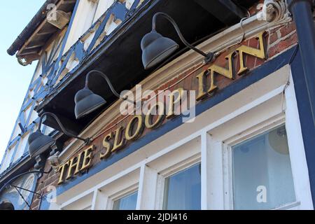 The Sloop Inn, 308-310 Old Liverpool Rd, Warrington, Cheshire, Angleterre, Royaume-Uni, WA5 1DP - extérieur, abandonné à l'été 2022 Banque D'Images
