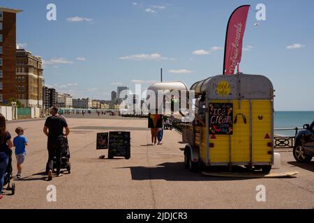 Brighton et Hove. Promenade en bord de mer entre Brighton et Hove. Banque D'Images