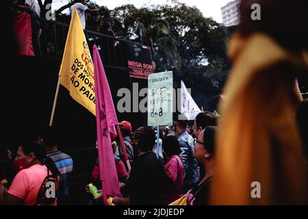 Sao Paulo, Brésil. 21st juin 2022. SP - Sao Paulo - 06/21/2022 - SAO PAULO, MARCHE CONTRE L'EMPLOI - les mouvements sociaux font la promotion d'une marche avec le slogan “zéro éviction” sur l'avenue Paulista, dans le centre-ville de Sao Paulo, demandant au pouvoir judiciaire de Sao Paulo de suspendre les expulsions de professions dans l'État de Sao Paulo, ce mardi (21). Photo: Ettore Chiereguini/AGIF/Sipa USA crédit: SIPA USA/Alay Live News Banque D'Images