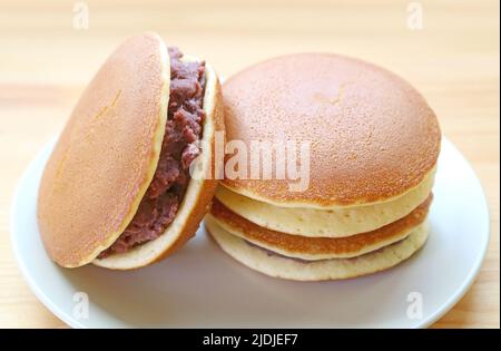 Gros plan de l'appétissant Dorayaki, Confections fourrées à la pâte de haricots azuki japonaise (ANKO) Banque D'Images