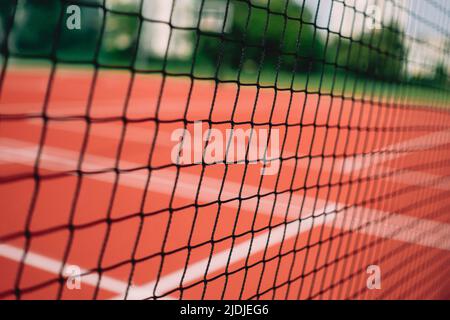 Arrière-plan des activités sportives. Tennis, filet de badminton avec terrain synthétique extérieur Banque D'Images