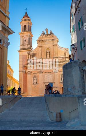 Menton, France, septembre 2021. Chapelle de la Fraternité des blancs, la Chapelle des Pénitents blancs dans la ville française de Menton. Voyagez le long du Banque D'Images