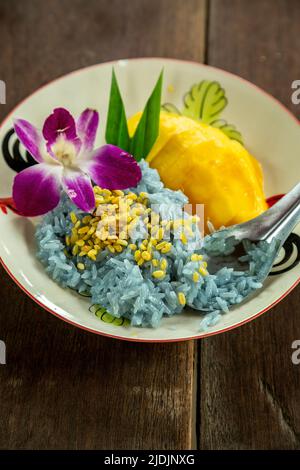 Mango sticky rice, Thai Farm Cooking School, près de Chiang Mai, Thaïlande Banque D'Images