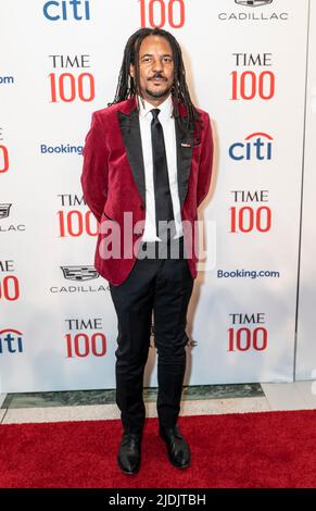 New York, NY - 8 juin 2022 : Colson Whitehead participe au Gala 100 tandis que le magazine Time célèbre sa liste annuelle au Frederick P. Rose Hall of Jazz du Lincoln Center Banque D'Images