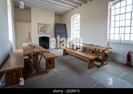 Salle de classe et bureaux à l'intérieur de Victorian Workhouse à Southwell, dans le Nottinghamshire, au Royaume-Uni, le 17 juin 2022 Banque D'Images