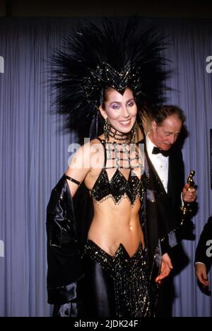 Cher au Prix annuel de l'Académie 58th au Pavillon Dorothy Chandler à Los Angeles, CA 24 mars 1986 crédit: Ralph Dominguez/MediaPunch Banque D'Images