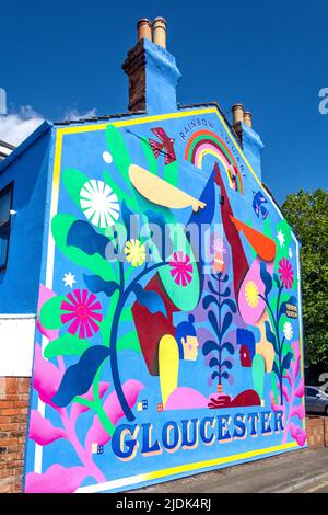 Fresque colorée Rainbow Square, parade de St Kilda, Gloucester, Gloucestershire, Angleterre, Royaume-Uni Banque D'Images