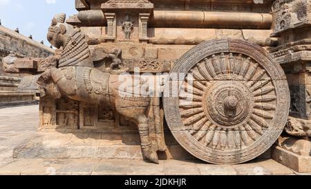 Cheval sculpté avec char sur les escaliers du temple d'Airavatesvara, Darasuran, Kumbakonam, Tamilnadu, Inde. Banque D'Images