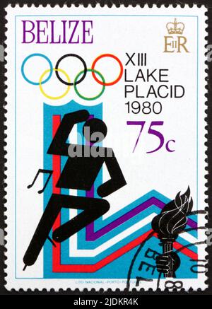 BELIZE - VERS 1979 : un timbre imprimé au Belize montre le patinage artistique, Jeux olympiques d'hiver de 1980, Lake Placid, vers 1979 Banque D'Images