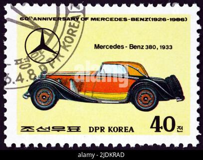 CORÉE DU NORD - VERS 1986 : un timbre imprimé en Corée du Nord montre Mercedes Benz 380, 1933, Classic car, vers 1986 Banque D'Images