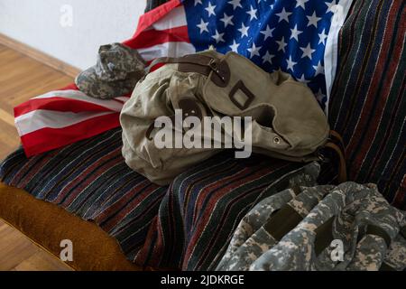 Memorial Day, sac à dos militaire avec drapeau américain. Banque D'Images