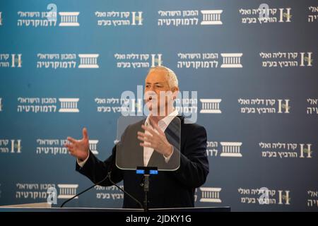 Jérusalem, Israël. 22nd juin 2022. Le ministre israélien de la Défense, Benny Gantz, prend la parole lors d'une conférence de presse à Horovitz. Crédit : Ilia Yefimovich/dpa/Alay Live News Banque D'Images