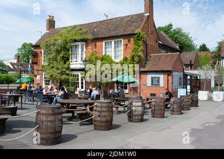 The 'Pen and Parcheman', pub anglais traditionnel de Stratford-upon-Avon, Warwickshire. Un pub Greene King. Banque D'Images