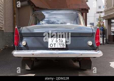 Kazan, Russie - 6 mai 2022: Vue arrière de la sortie de Moskvitch 412 1968, gros plan en plein air Banque D'Images