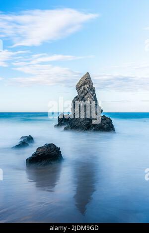 Rochers sur Sango Sands Beach Bay Durness in long Exposure, Lairg, NC500, Écosse, Royaume-Uni Banque D'Images