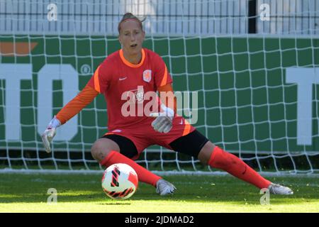 ZEIST - Hollande gardien de but féminin Sari van Veenendaal lors d'une session de formation de l'équipe nationale féminine néerlandaise au campus de la KNVB sur 22 juin 2022 à Zeist, pays-Bas. L'équipe féminine néerlandaise prépare le Championnat d'Europe de football en Angleterre. ANP GERRIT VAN COLOGNE Banque D'Images