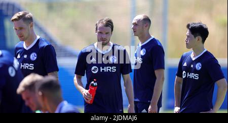 Ville de Gelsenkirchen, Allemagne. 22nd juin 2022. Firo : 06/22/2022, football, 1st Bundesliga, saison 2022/2023, FC Schalke 04, Formation, début de la formation, Thomas OUWEJAN/dpa/Alay Live News Banque D'Images