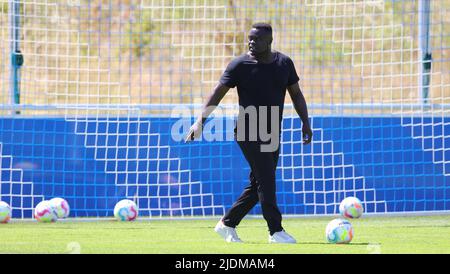 Ville de Gelsenkirchen, Allemagne. 22nd juin 2022. Firo : 06/22/2022, football, 1st Bundesliga, saison 2022/2023, FC Schalke 04, Formation, début de la formation, Gerald ASAMOAH/dpa/Alamy Live News Banque D'Images