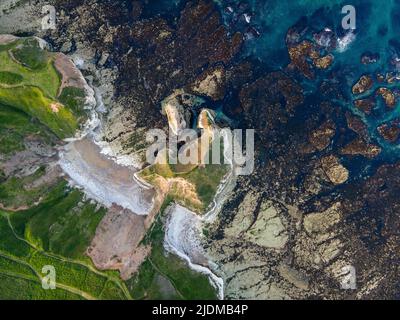 Vue aérienne de Green Stacks Pinnacle Flamborough Head, Filey, Royaume-Uni Banque D'Images