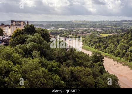 Vue depuis le pont suspendu de Clifton, Bristol, montrant Avon gorge et Bristol en arrière-plan Banque D'Images