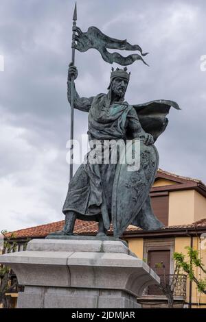 Espagne, Leon. Statue du roi Alfonso IX, roi de Léon 1188-1230. Banque D'Images