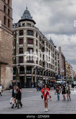 Espagne, Leon. Immeuble de bureaux sur la Plaza de Santo Domingo. Banque D'Images