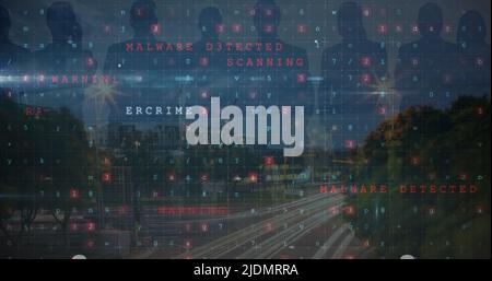 Image de l'avertissement de cyber-attaque et des silhouettes de personnes sur le paysage urbain Banque D'Images