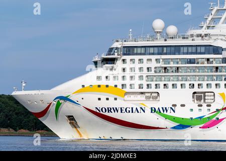 Bateau de croisière NORWEGIAN DAWN dans le fjord de Kiel Banque D'Images