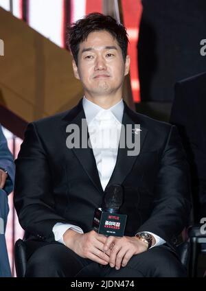 Séoul, Corée du Sud. 22nd juin 2022. Acteur Yoo Ji-tae, posez pour des photos lors d'une conférence de presse pour promouvoir le film Netflix Money Heist: Corée - Rapport de production de l'espace économique commun à Séoul, Corée du Sud sur 22 juin 2022. Le film doit être sorti en Corée du Sud sur 24 juin. (Photo de Lee Young-ho/Sipa USA) crédit: SIPA USA/Alay Live News Banque D'Images