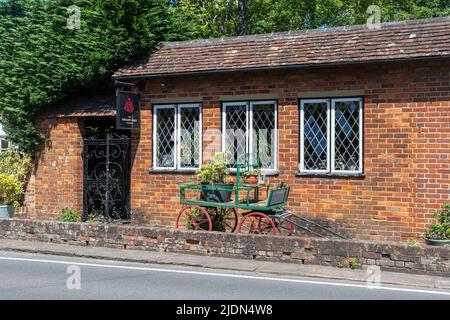 The Onslow Arms Pub à West Clandon, un village de Surrey, Angleterre, Royaume-Uni Banque D'Images