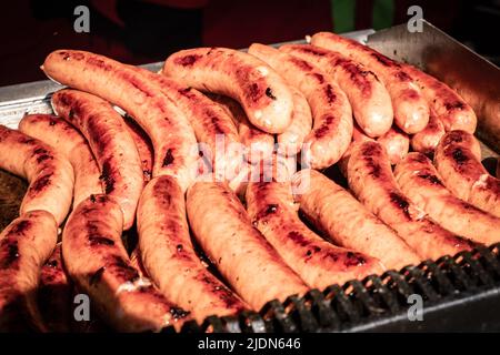 Saucisses bio aromatisées au piment en vente au festival annuel du piment de Waddesdon Manor. Banque D'Images