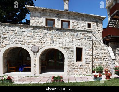 Le monastère de Tvrdos est un monastère orthodoxe serbe datant de 15th ans, près de la ville de Trebinje, en Republika Srpska. Banque D'Images