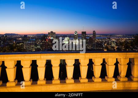 Horizon de Montréal à l'aube de Mt-Royal, Québec, Canada. Banque D'Images