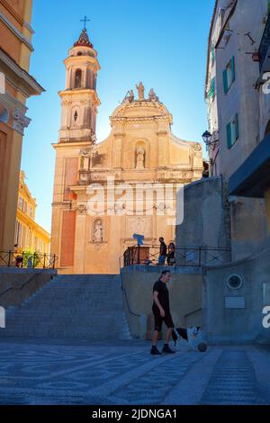 Menton, France, septembre 2021. Chapelle de la Fraternité des blancs, la Chapelle des Pénitents blancs dans la ville française de Menton. Voyagez le long du Banque D'Images