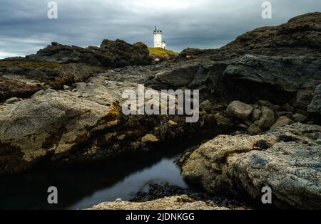 Une longue vue d'exposition du phare d'Elie sur le Firth of Forth en Écosse Banque D'Images