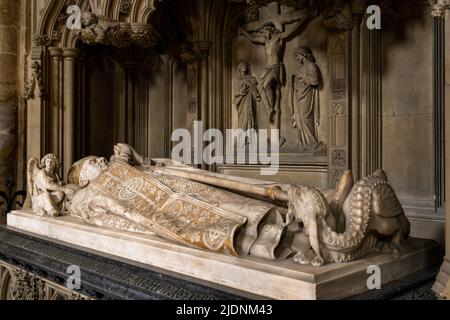 Ely, Royaume-Uni - 12 juin 2022 : vue sur la tombe de l'évêque James Russell Woodford dans la cathédrale d'Ely Banque D'Images