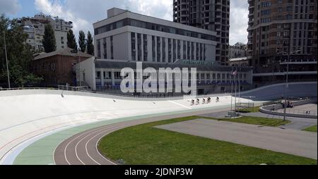 Kiev, Ukraine 14 juin 2021: Nouvelle piste cycelle dans la ville de Kiev Banque D'Images