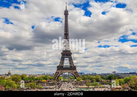 De la terrasse d'observation sur la place du Trocadéro offre une vue imprenable sur la Tour Eiffel 11 mai 2013 à Paris, France. Banque D'Images