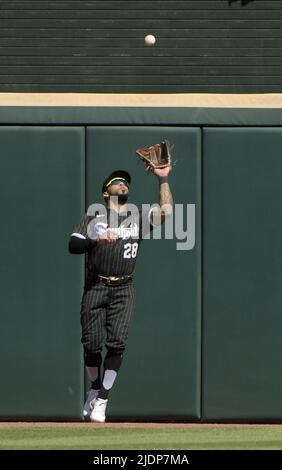 Chicago, États-Unis. 22nd juin 2022. Leury Garcia (28), le fieleur droit de Chicago White Sox, s'oppose aux Blue Jays de Toronto lors du neuvième dîner au Rate Field à Chicago, Illinois, le mercredi, 22 juin 2022. Les Blue Jays de Toronto ont gagné 9-5. Photo par Mark Black/UPI crédit: UPI/Alay Live News Banque D'Images