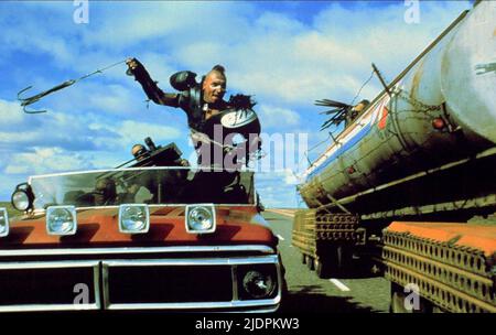 Les bandits CHASE PÉTROLIER, MAD MAX 2 : THE ROAD WARRIOR, 1981 Banque D'Images