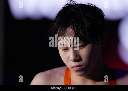 Budapest, Hongrie. 22nd juin 2022. Chen Yujie, de Chine, réagit après la sémifinale féminine de 100m lors des Championnats du monde de la FINA 19th à Budapest, en Hongrie, au 22 juin 2022. Credit: Meng Dingbo/Xinhua/Alay Live News Banque D'Images